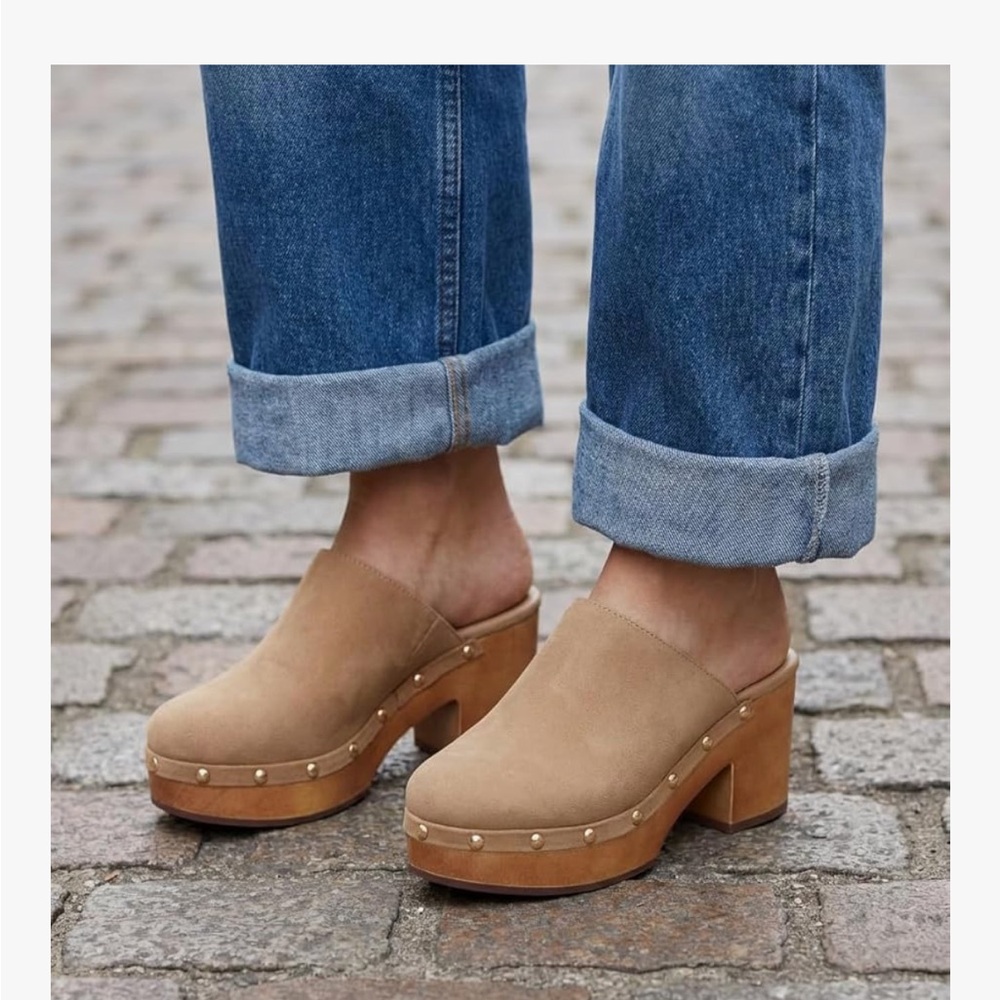 NWOB Cushionaire Women’s Gibbons Faux Wood Clogs w/ Memory Foam Padding